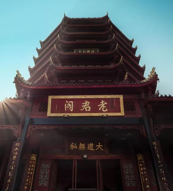 春回大地，去青城山与大熊猫一起来个踏春之旅吧！11