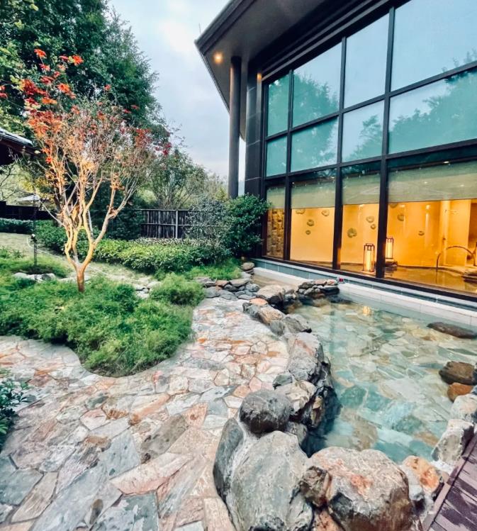 清远芊丽酒店 | 踏春溜娃泡温泉，玩乐于山水间15