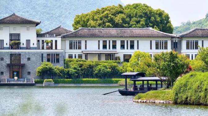 杭州富春山居 | 水送山迎入富春，一川如画晚晴新3