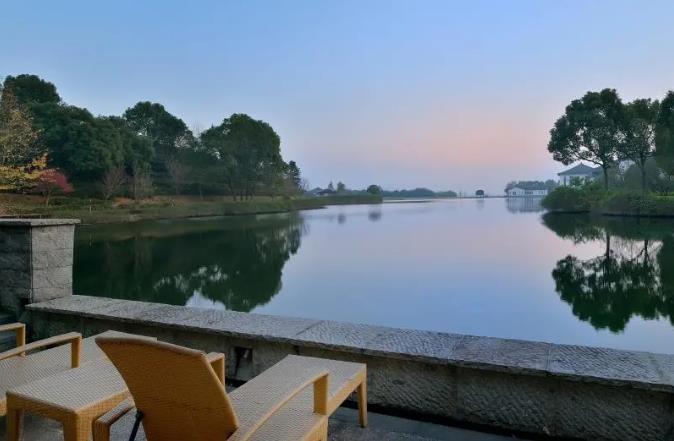 杭州富春山居 | 水送山迎入富春，一川如画晚晴新10