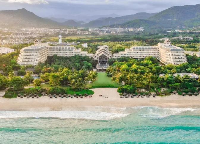 五一去三亚旅游,都有哪些带泳池的酒店呢?4