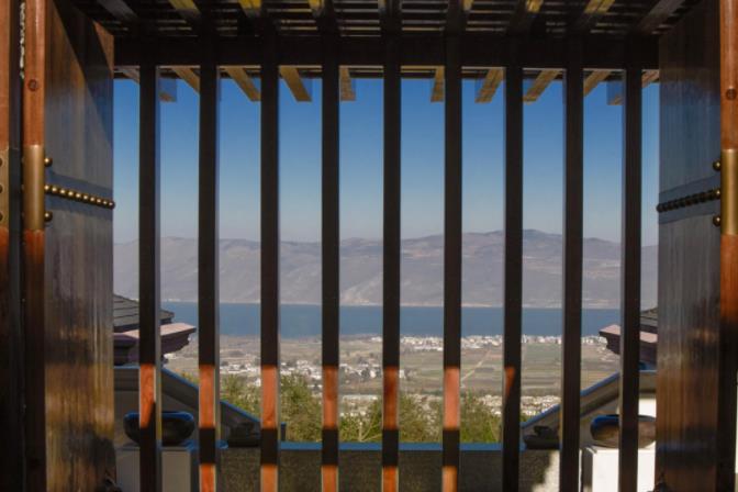 藏在大理的宝藏酒店,在透明泳池中看苍山洱海4