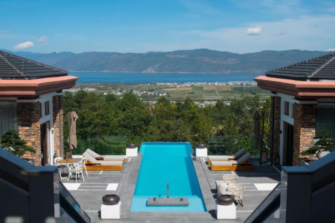 藏在大理的宝藏酒店,在透明泳池中看苍山洱海5