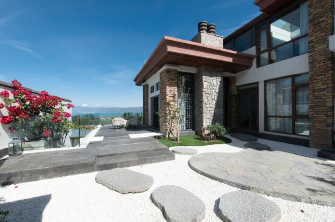 藏在大理的宝藏酒店,在透明泳池中看苍山洱海9