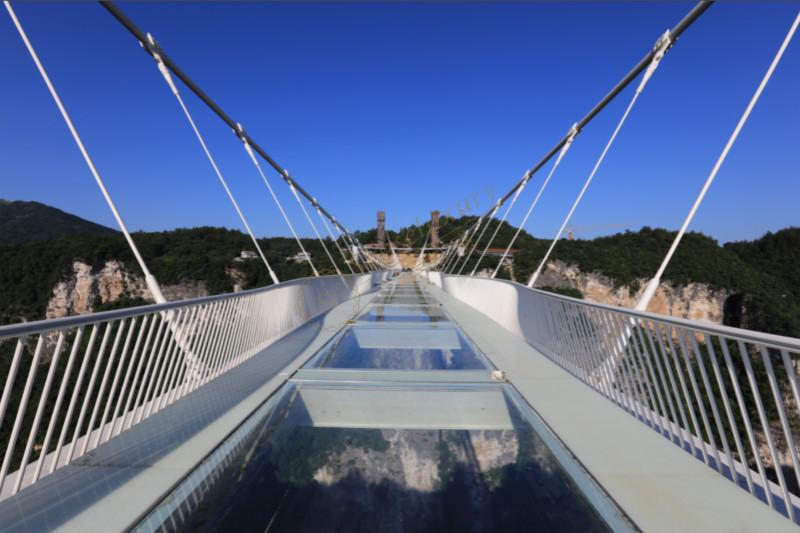 暑期准备去张家界的话,玻璃栈道一定要去~1