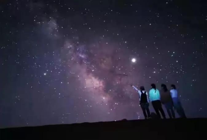 沙漠中的巨星酒店,带你去看天幕下的星星1