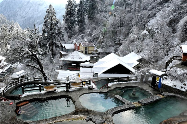 海螺沟温泉有哪些？值得去泡吗？1