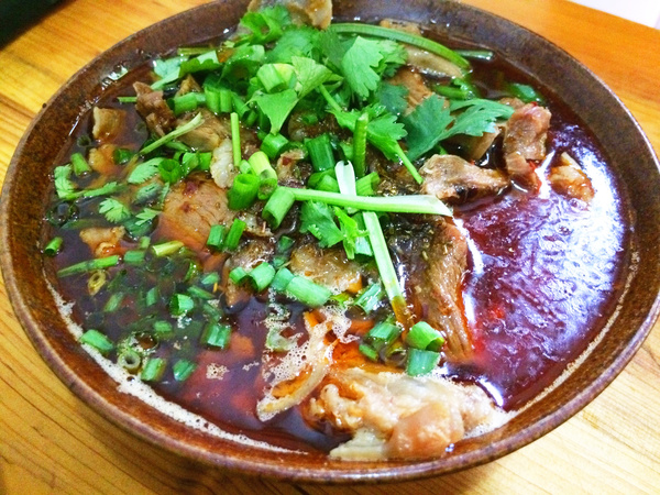 成都的一些古镇里都有哪些美食小吃？6