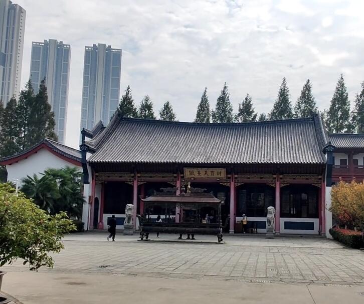 湖北武汉归元寺财宝天王殿景点介绍1