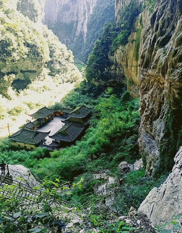 关于旅游的经典语句(旅游后的感言经典语句)1