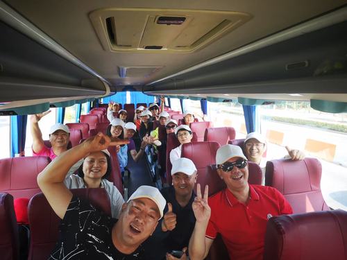 自驾旅游车上吃住1