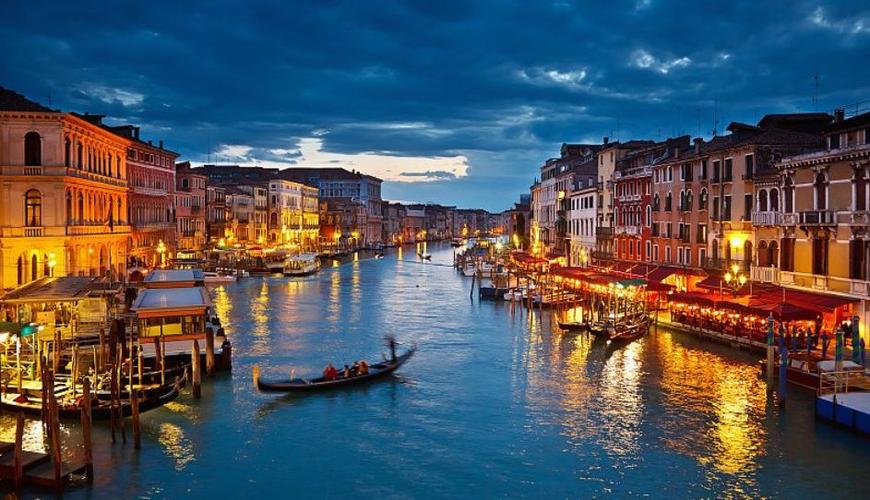 8月份出国旅游哪里好(过年出国旅游哪里便宜)2