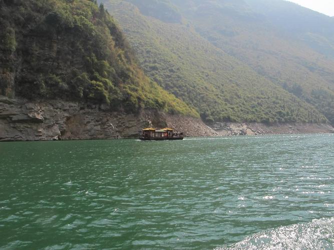 去三峡旅游带什么吃的(什么时间去三峡旅游好)1