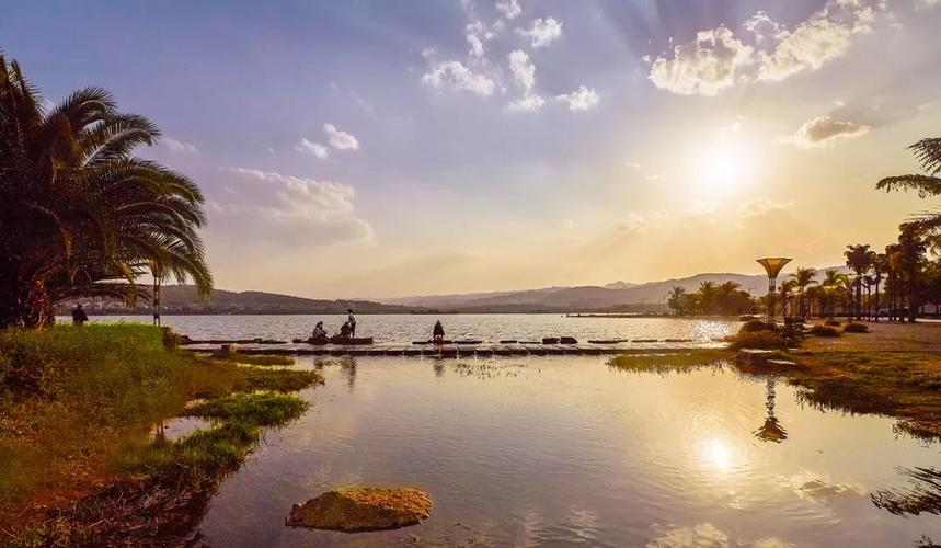 昆明旅游住在哪里好(昆明市区旅游住哪里比较方便)1