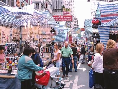 香港旅游游客图片(旅游大巴许多游客上车图片)1