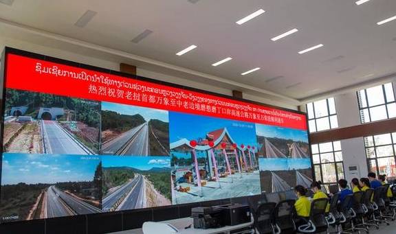 原创 结束老挝不通高速历史!中老高速公路万象至万荣段通车1