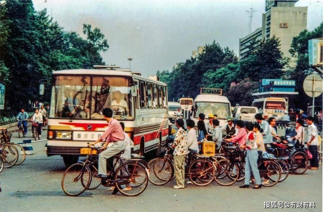 雷军:今天,小米追求的不仅仅是快,更要稳,稳字当头,行稳致远1