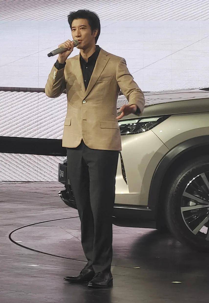 原创 王力宏人设被李靓蕾锤爆,1天5品牌解约,损失有多大?5