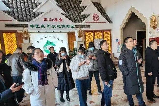 原创 引唐代御封温泉水资源，泰山温泉城打造60多个特色山景温泉泡池9