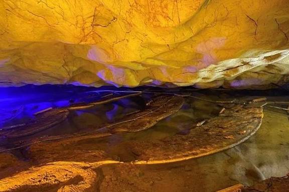 原创 广西大山发现一条密道,深不可测直通地球心脏,有梯田河流和瀑布11