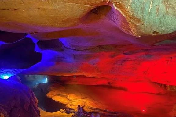 原创 广西大山发现一条密道,深不可测直通地球心脏,有梯田河流和瀑布9