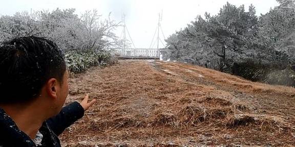 原创 大别山天堂寨的艰辛之旅,山顶发现了雷达部队的住房,不虚此行5