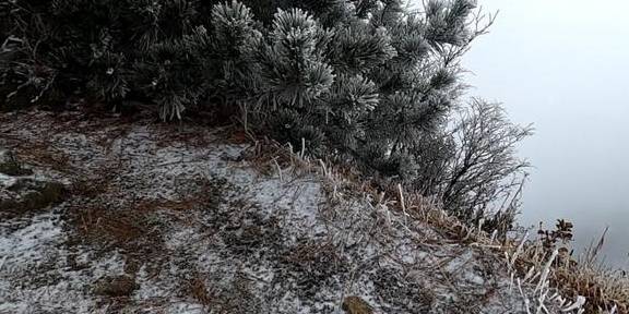原创 大别山天堂寨的艰辛之旅,山顶发现了雷达部队的住房,不虚此行8