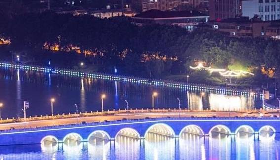 原创 遇见冬日美丽的银杏,山间景色特别动人,十二月的银杏叶金灿灿2