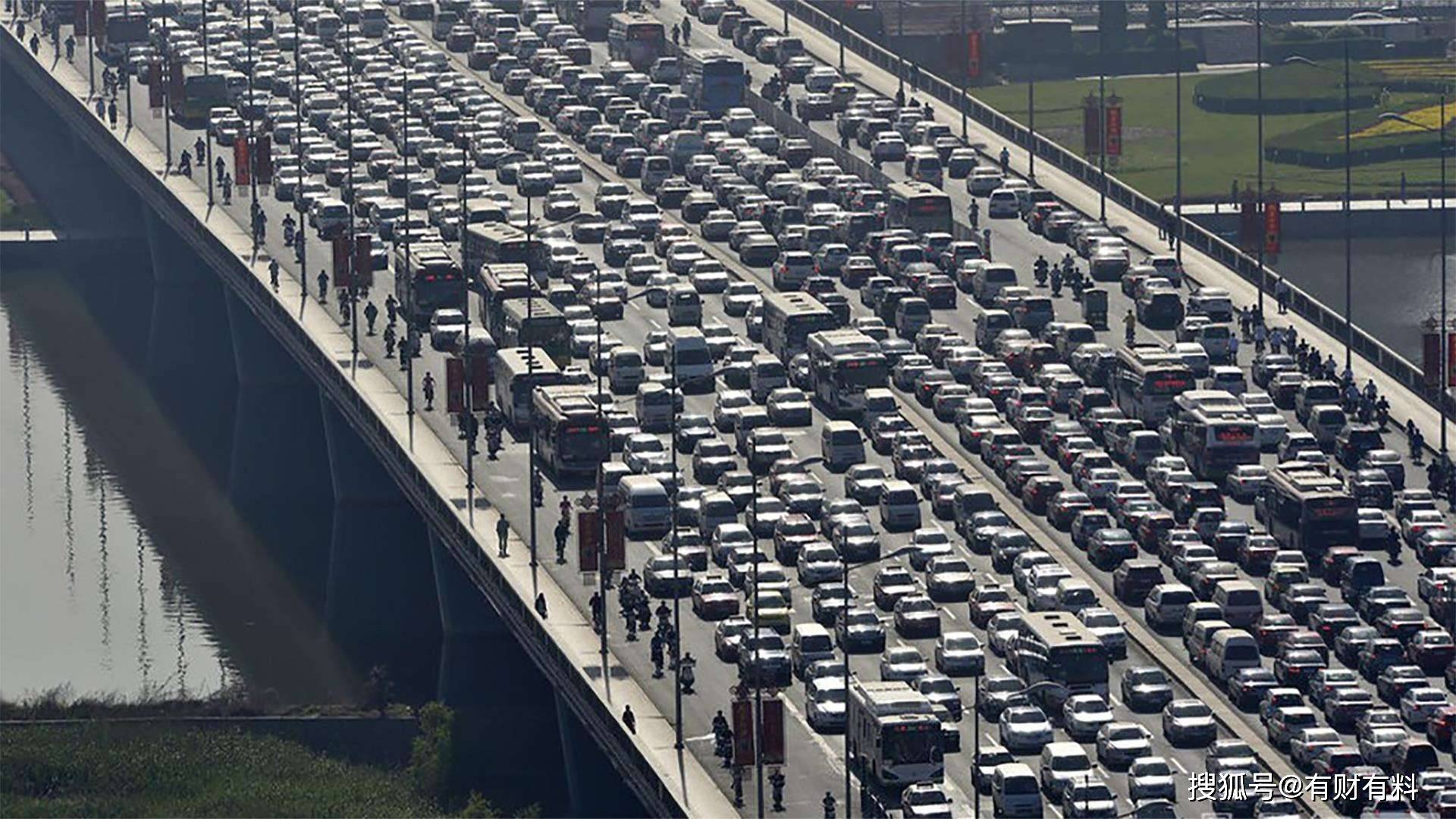 董明珠造车又失利?答案正相反,半年销量全国前3,她赌对了1