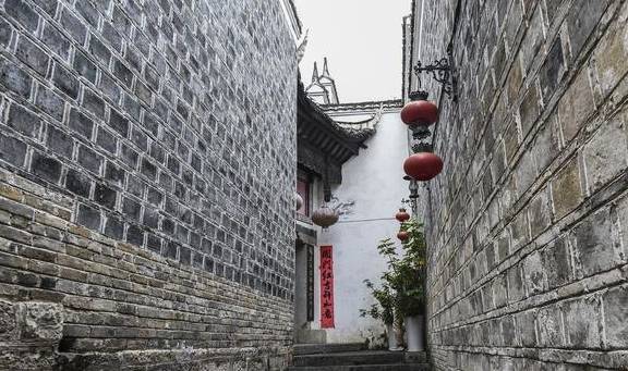 原创 贵州镇远古城有3家富户,2户当官1户经商,经商的家里堆满宝贝3