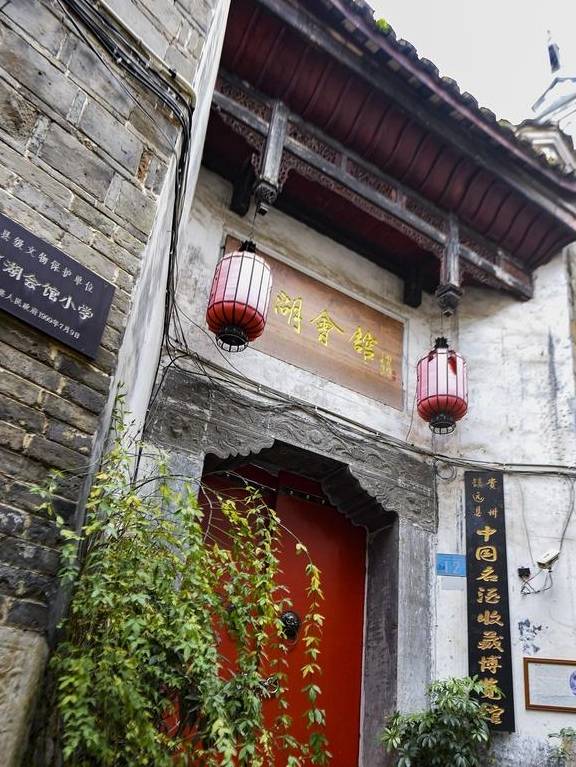 原创 贵州镇远古城有3家富户,2户当官1户经商,经商的家里堆满宝贝12