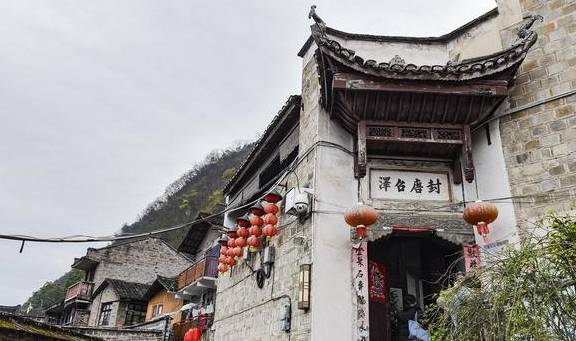 原创 贵州镇远古城有3家富户,2户当官1户经商,经商的家里堆满宝贝13