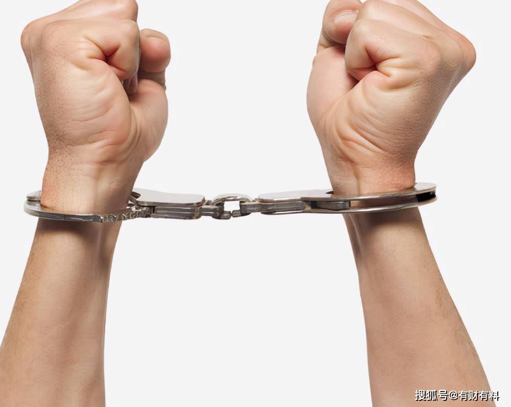 原创 假如银行失误，将储户800元打成800万，储户花完钱，银行有责吗？4