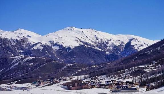原创 新疆这片冰雪世界,景色美颜可媲美瑞士,冬季最值得去的目的地1