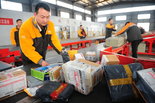 申通因暴力分拣上热搜,市值一日蒸发5.8亿,曾经的快递老大衰落了3