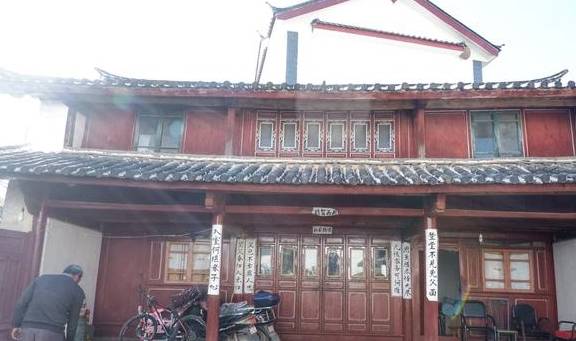 原创 玉龙雪山下的纳西族村落，20万建两层洋楼合院，生活可太幸福了5