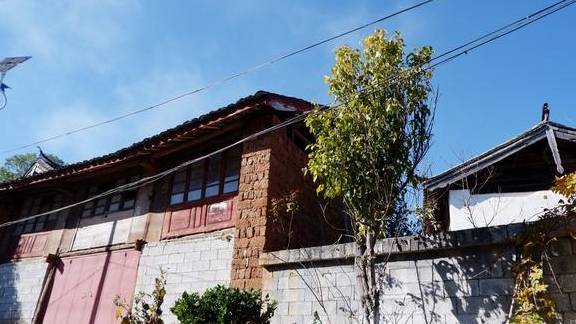 原创 玉龙雪山下的纳西族村落，20万建两层洋楼合院，生活可太幸福了7