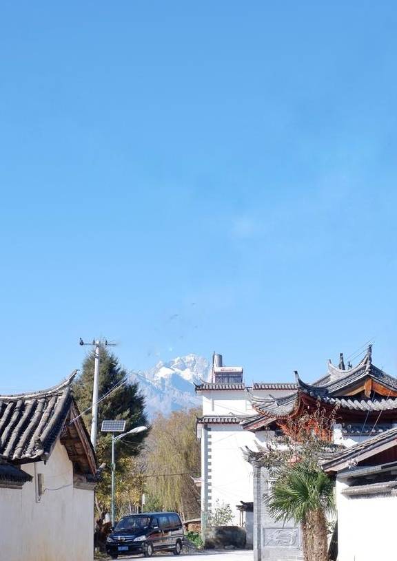原创 玉龙雪山下的纳西族村落，20万建两层洋楼合院，生活可太幸福了10