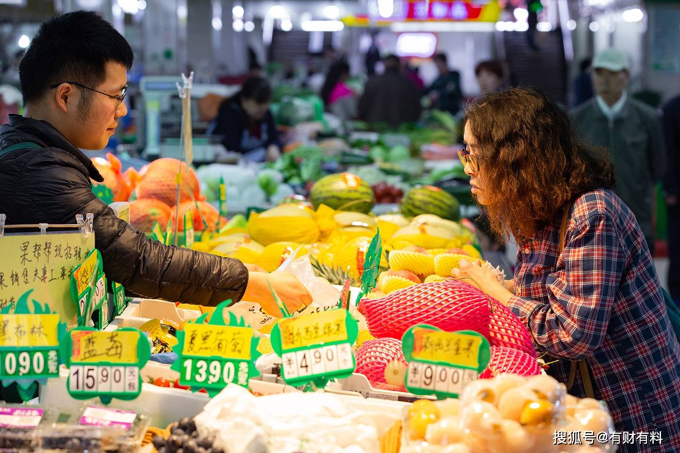 原创 我国GDP增速达到9.8%，为啥很多人依然直言没钱消费？原因找到了3