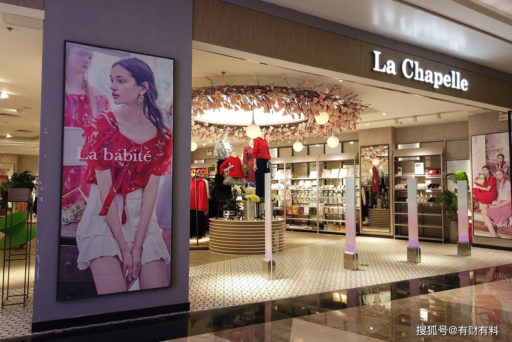 原创 昔日女装巨头要凉?负债38亿,千家门店剩几百家,总部大楼被出租5