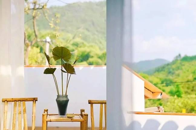 原创 找一隅角落小住几日,不需什么名山大川心,只念秀水青峦!3