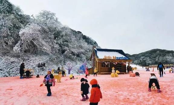 原创 金佛山又下雪了!快跟着粉雪尝鲜官打卡北坡滑雪场!美爆了~3