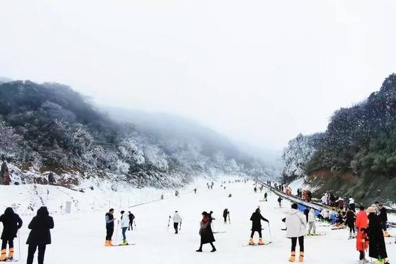 原创 金佛山又下雪了!快跟着粉雪尝鲜官打卡北坡滑雪场!美爆了~8