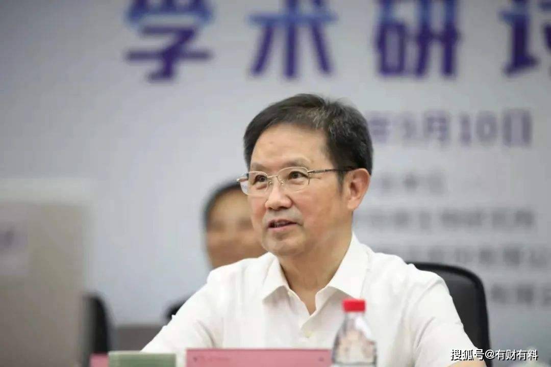 原创 46岁才创业,68岁蝉联重庆首富,如今有1400亿财富与雷军并列胡润4