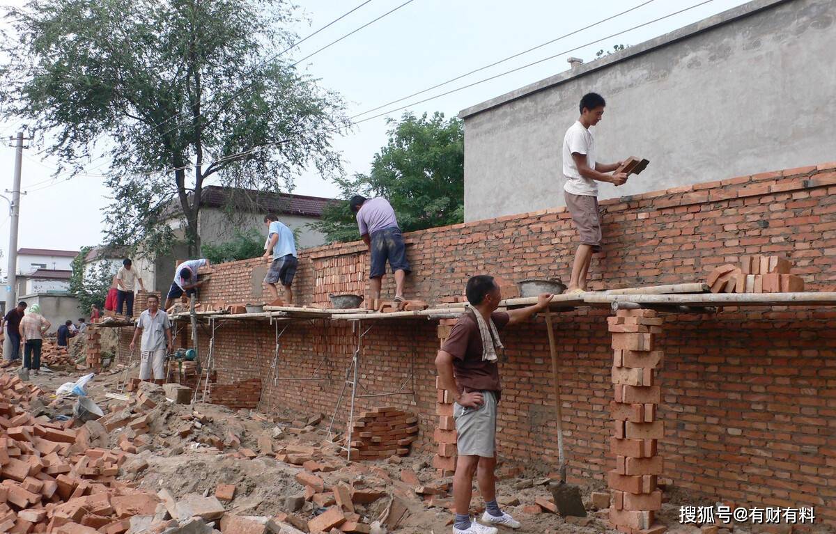 原创 县城买房和农村盖房,10年后哪种选择才是正确的?答案已明确5