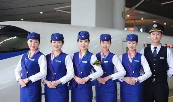 原创 国内最舒服的火车,全车只有软卧,全程一千公里夕发朝至一站直达2