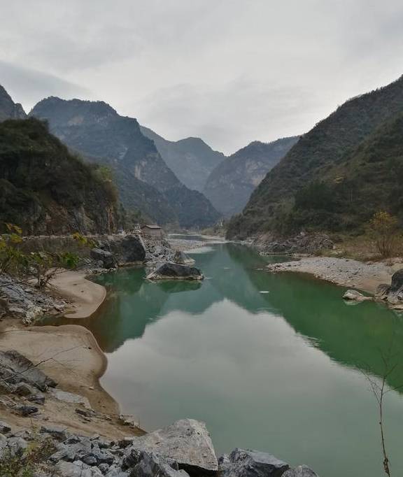 原创 仙人关,嘉陵江畔,吴王城遗址处,我看到不堪入目的一幕1