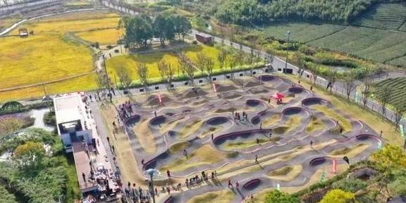 原创 比莫干山好玩,新发现耗资十亿的宝藏地,茶园野奢帐篷屋不输南非46