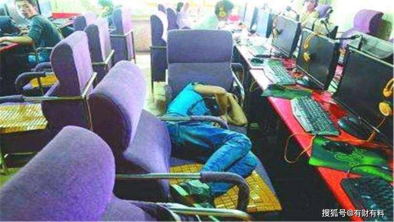 原创 网吧从来不撵“蹭睡”的人,为啥?老网友揭晓背后原因4