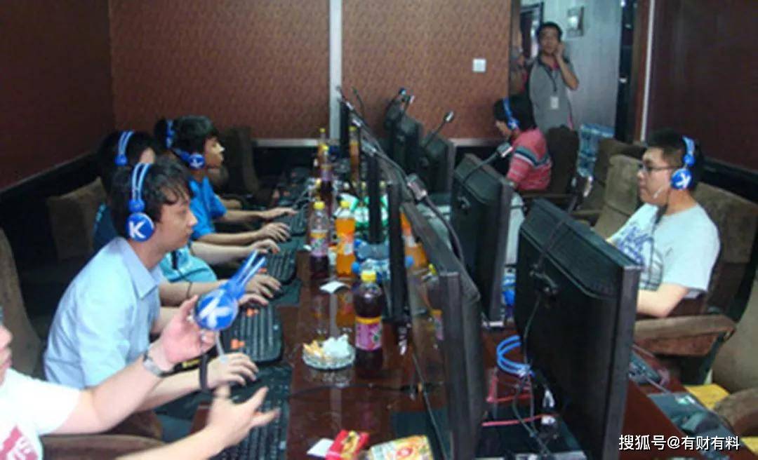 原创 网吧从来不撵“蹭睡”的人,为啥?老网友揭晓背后原因5